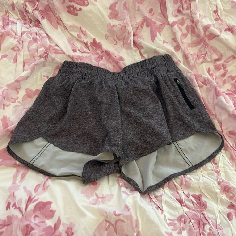Lululemon Women’s Tracker Short Low-Rise 4” Heather Lux Multi Black/Black size 8